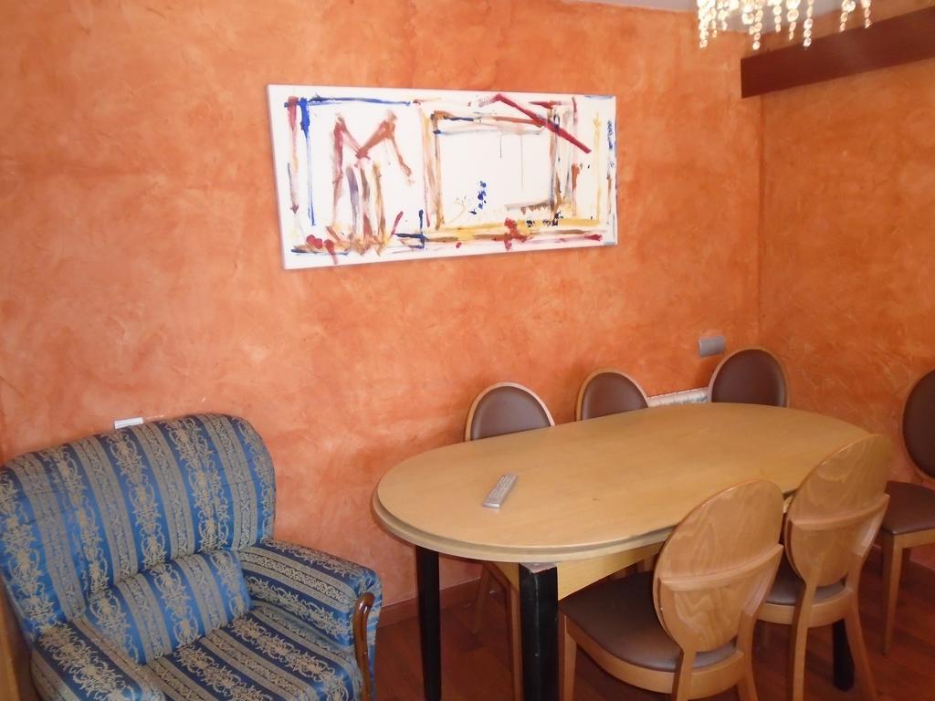 Hostal Fonda Galicia Cardedeu Exterior photo