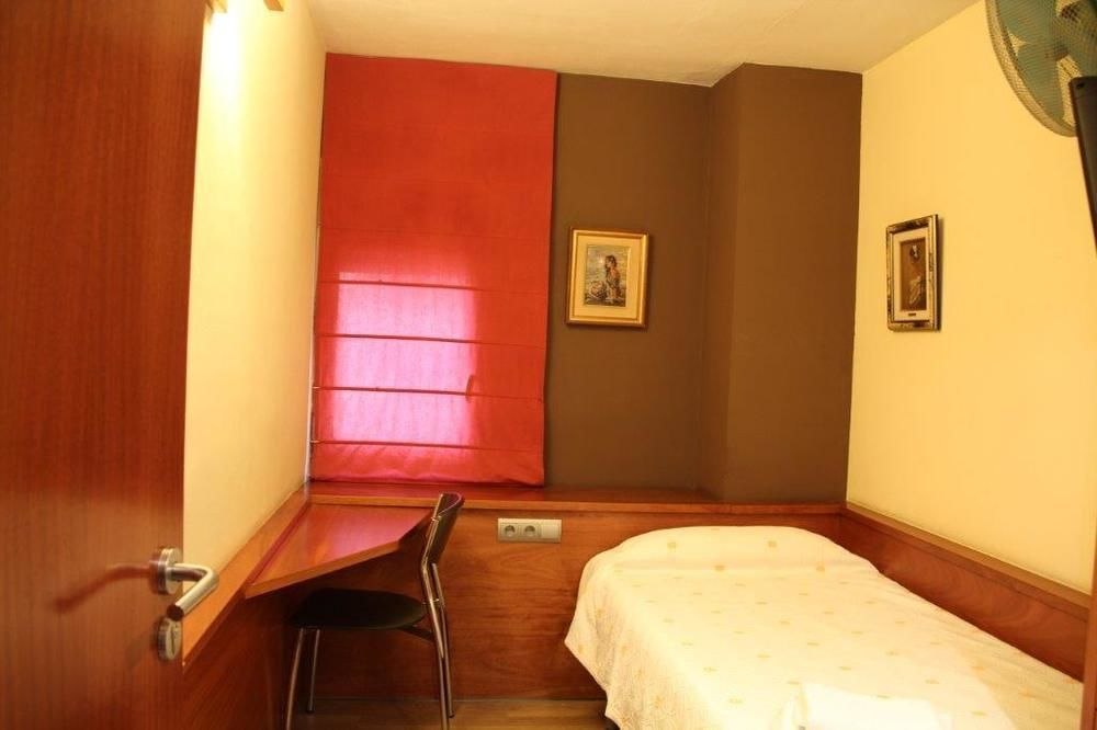 Hostal Fonda Galicia Cardedeu Exterior photo