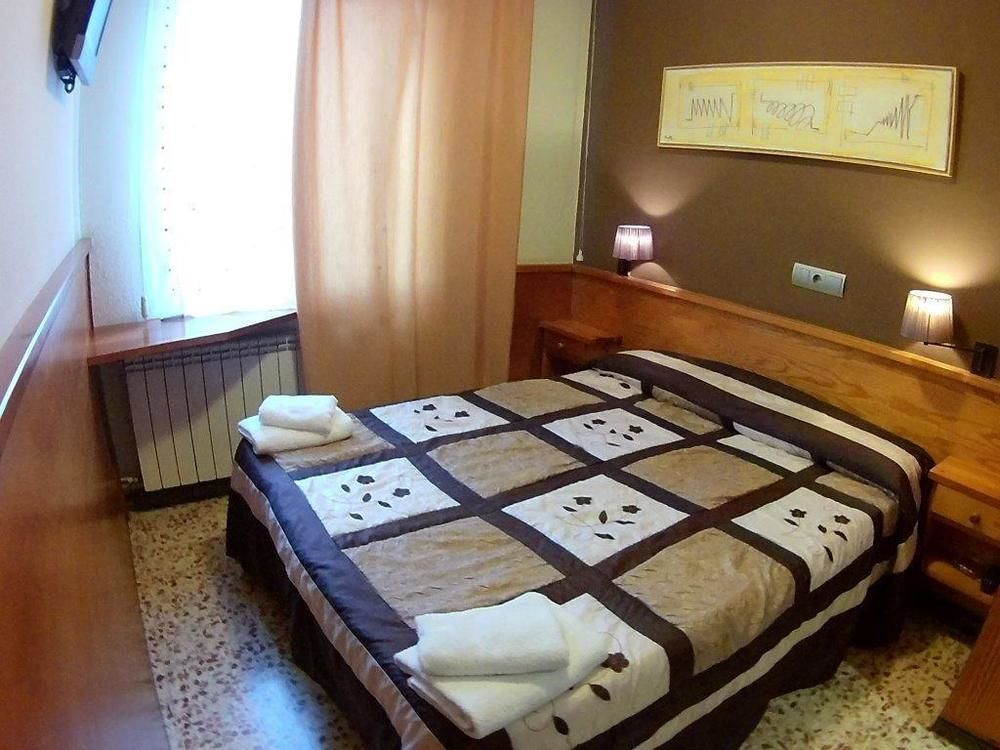 Hostal Fonda Galicia Cardedeu Exterior photo