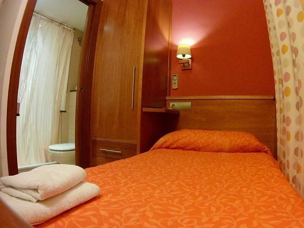 Hostal Fonda Galicia Cardedeu Exterior photo