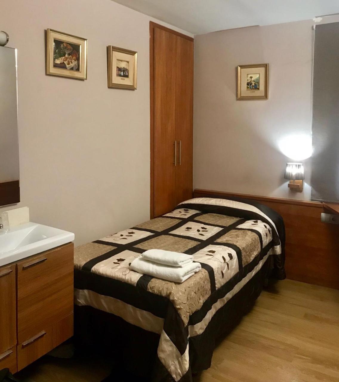Hostal Fonda Galicia Cardedeu Exterior photo