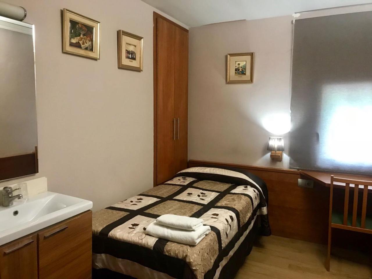 Hostal Fonda Galicia Cardedeu Exterior photo